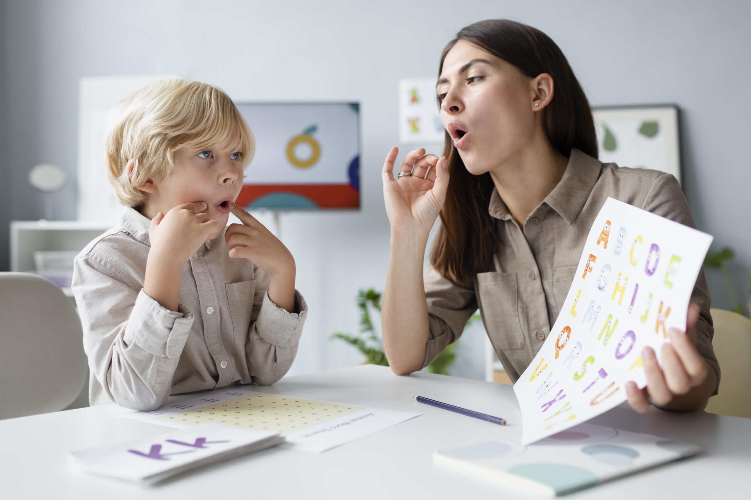 woman-doing-speech-therapy-with-little-blonde-boy (1)